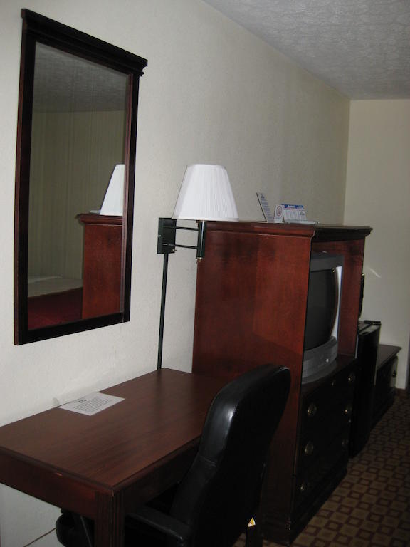 Days Inn By Wyndham Bloomington Exterior foto